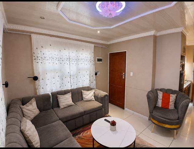 3 BEDROOM HOUSE FOR SALE IN LAKESIDE